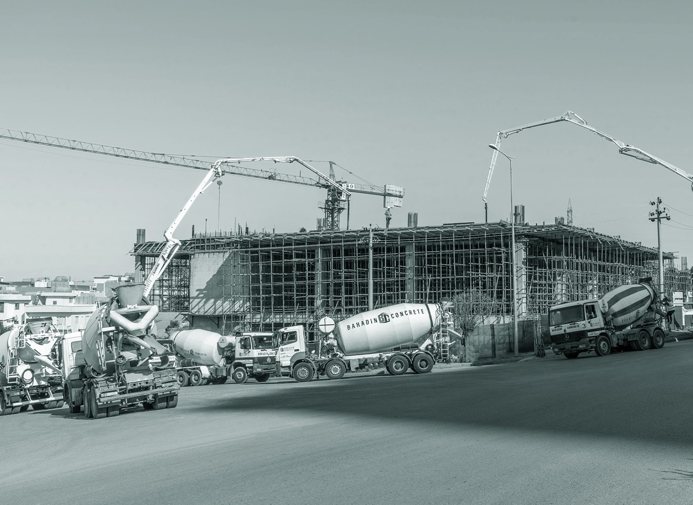 Cinema Star: concrete pumps and cranes on the site