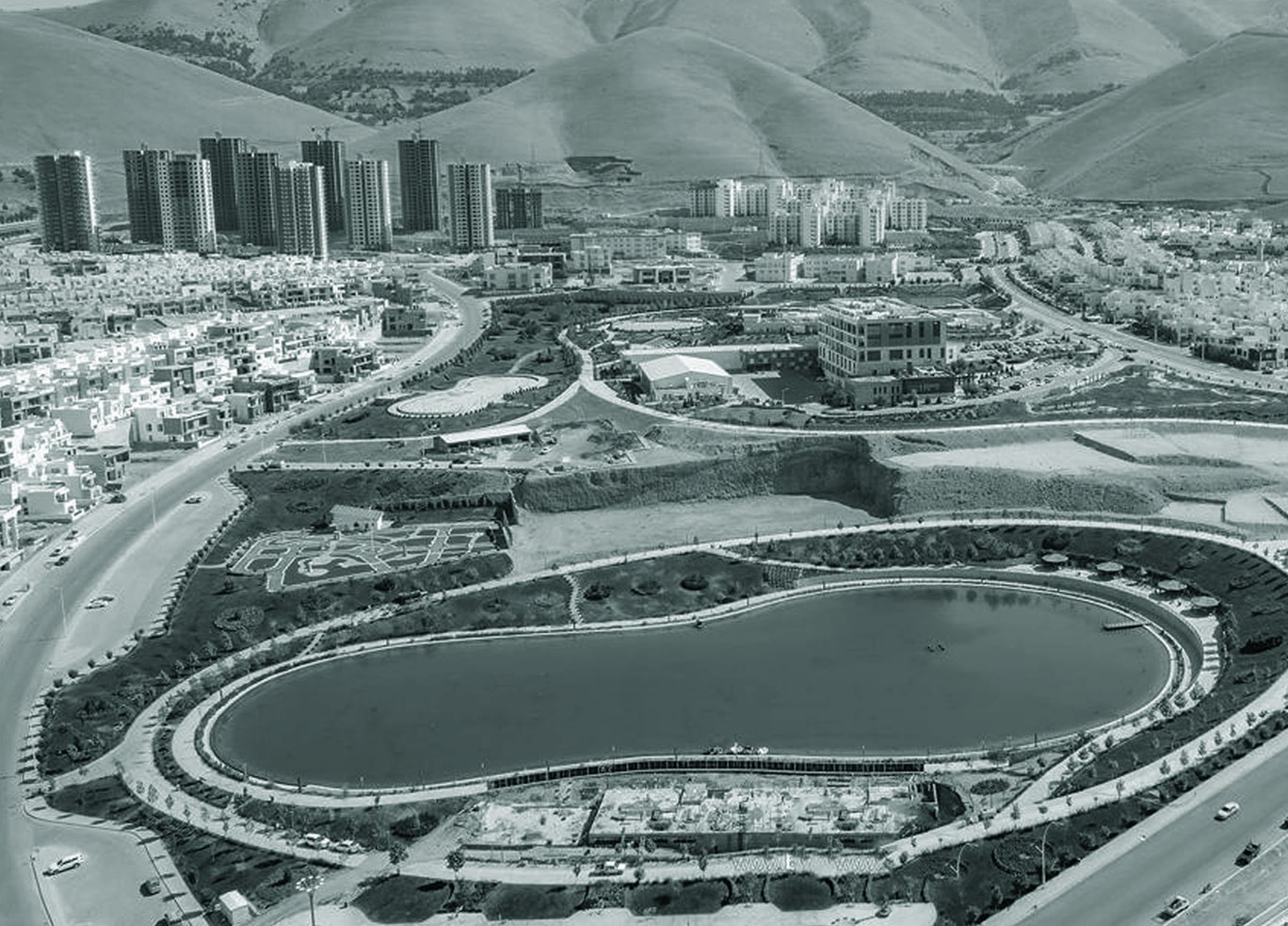 Slemani Height: a residential complex around an oval lake